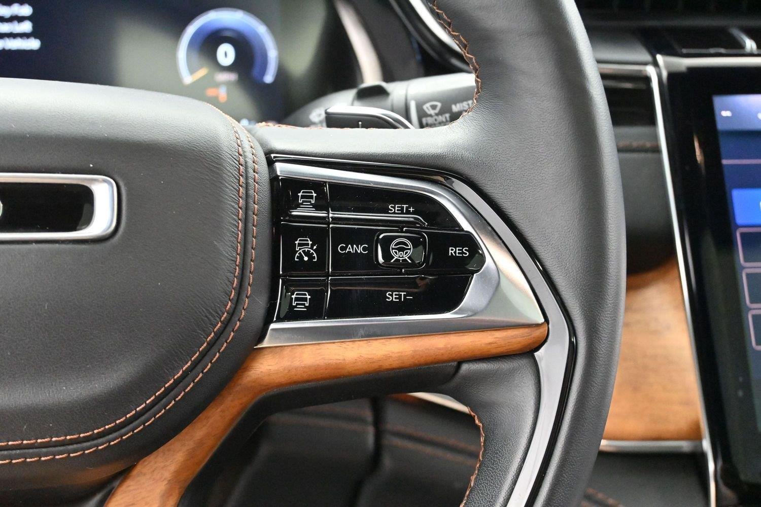 Used 2022 Jeep Grand Cherokee Summit AWD/4WD image 16