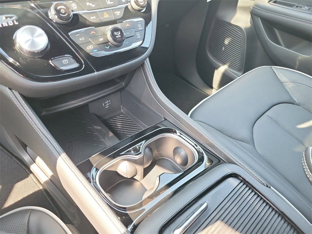 New 2026 Chrysler Pacifica Limited image 34