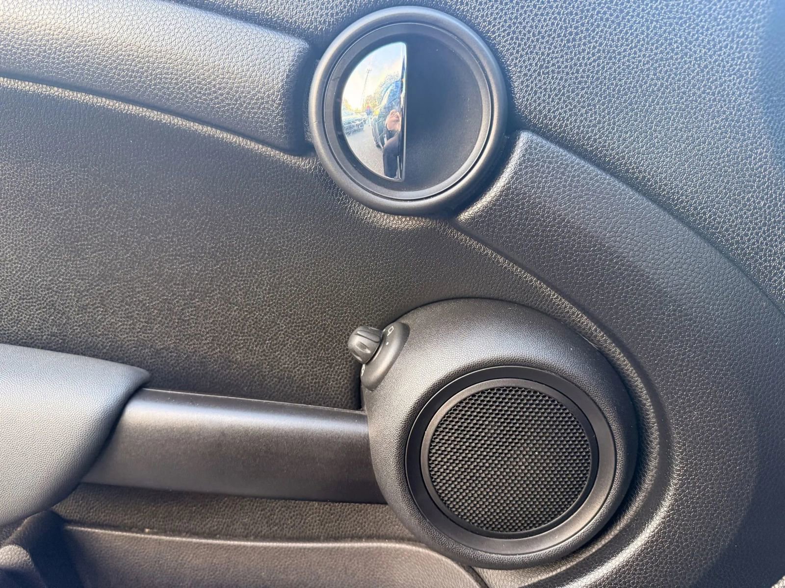 Used 2011 MINI Cooper Convertible image 12