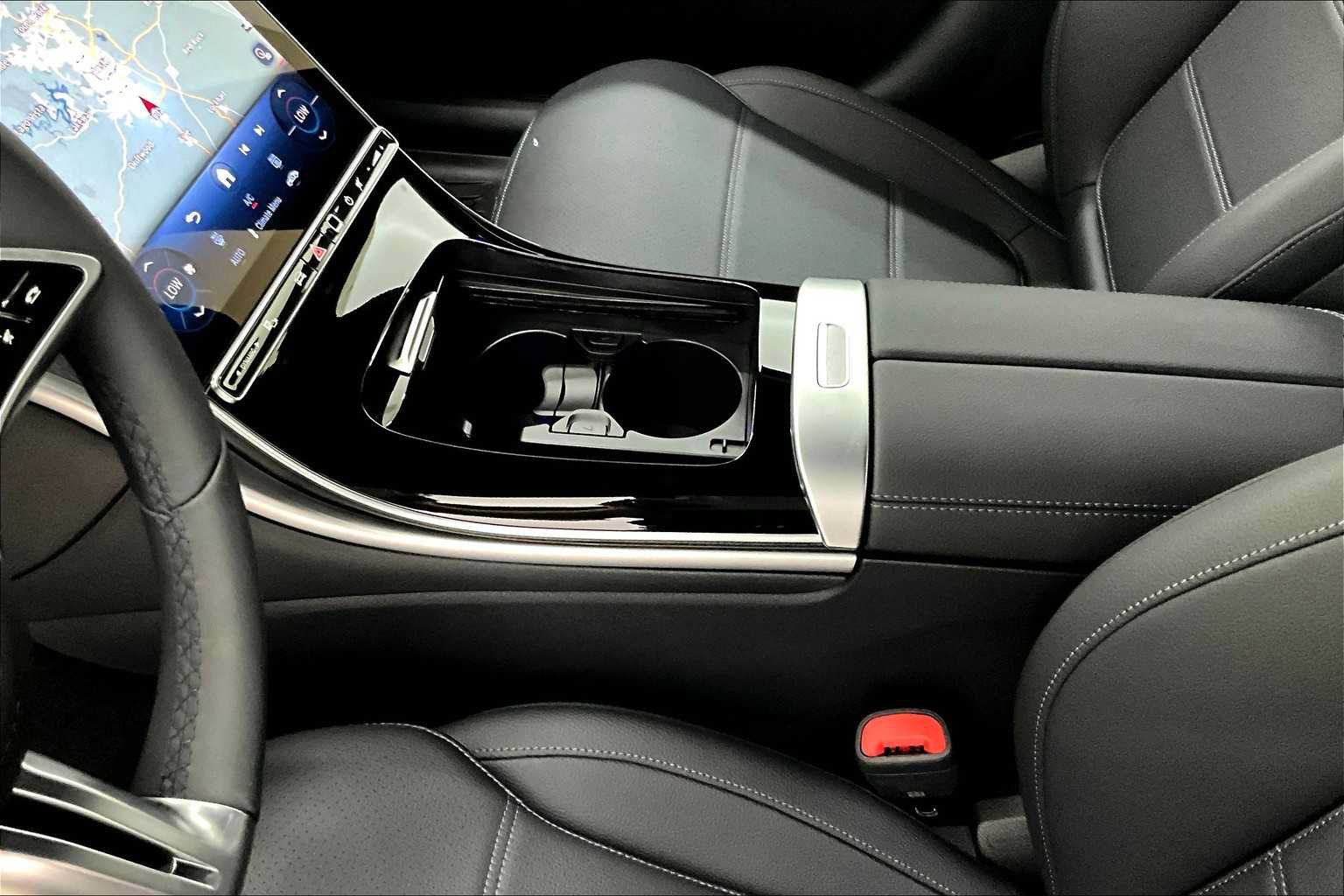 New 2025 Mercedes-Benz C 300 Sedan image 7
