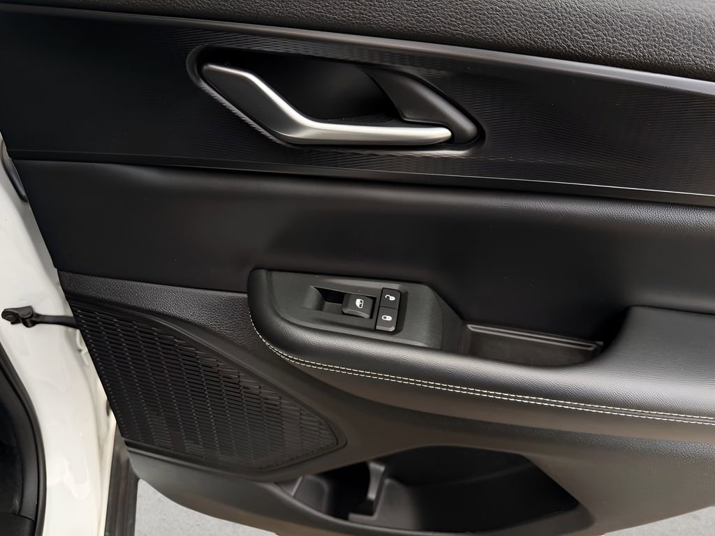 Used 2024 Jeep Grand Cherokee Altitude image 31