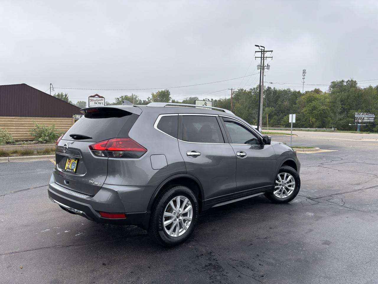 Used 2018 Nissan Rogue SV w/ Sun & Sound Touring Package AWD/4WD image 9