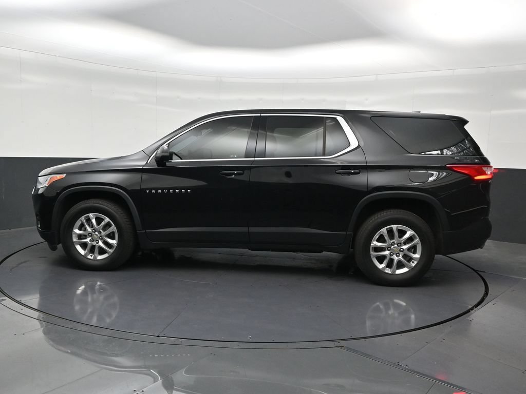 Used 2021 Chevrolet Traverse LS FWD image 2