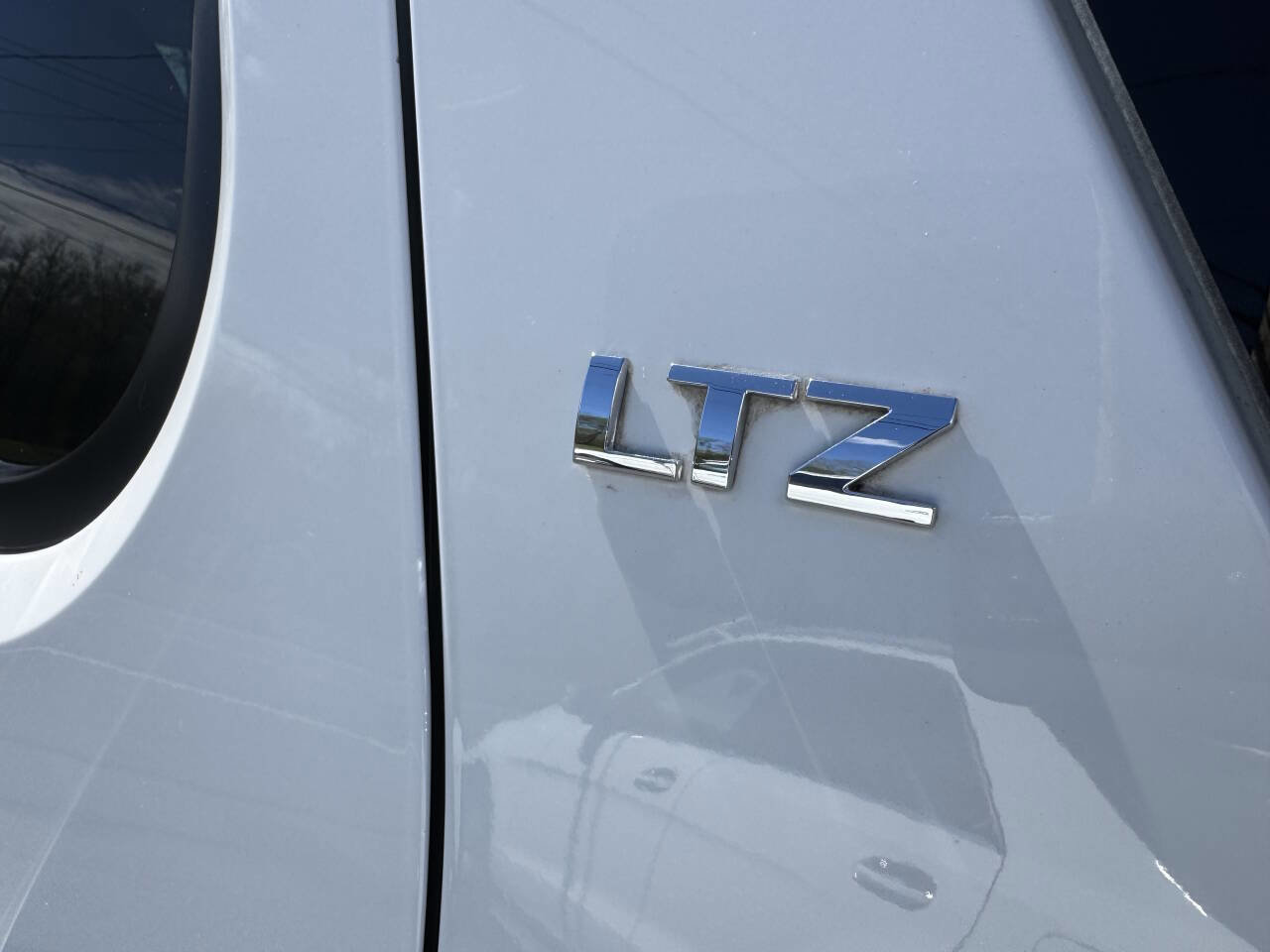Used 2010 Chevrolet Tahoe LTZ AWD/4WD image 11