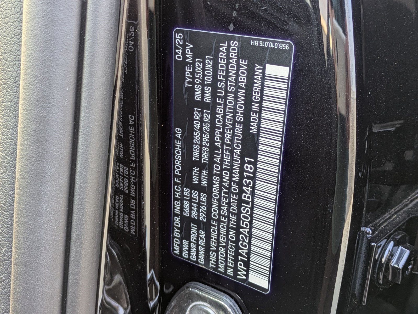 Certified 2025 Porsche Macan S AWD/4WD image 29