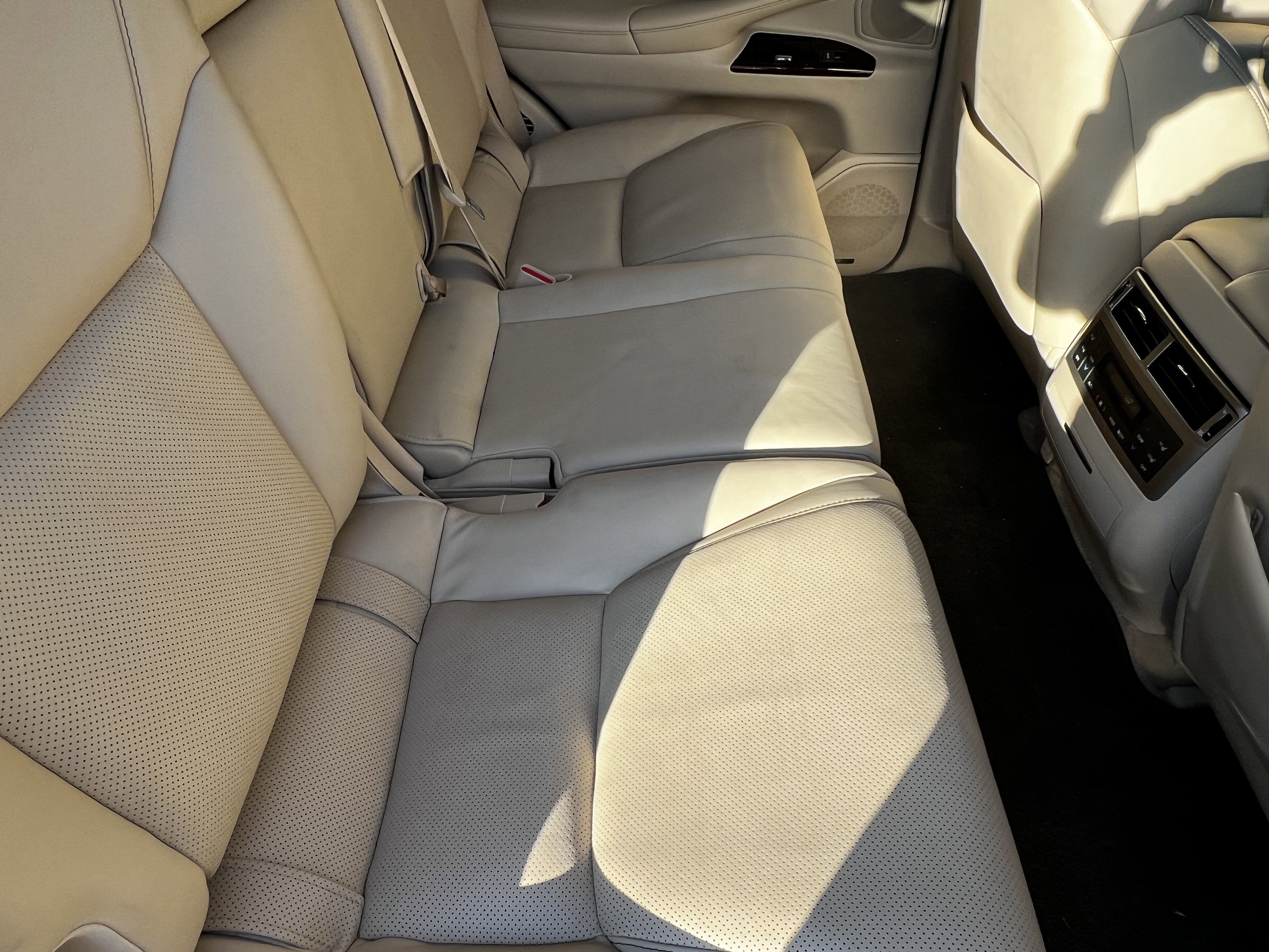 Used 2014 Lexus LX 570 4WD image 39