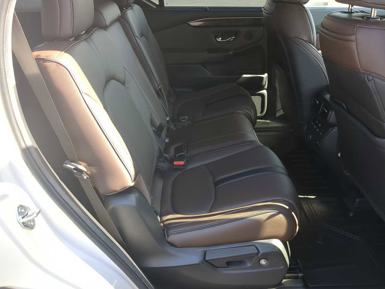 Used 2025 Honda Pilot Elite image 29