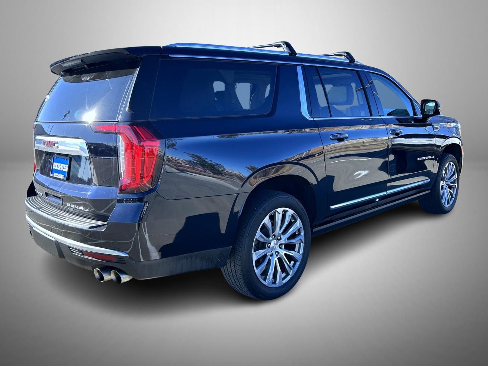 Used 2022 GMC Yukon XL Denali image 5