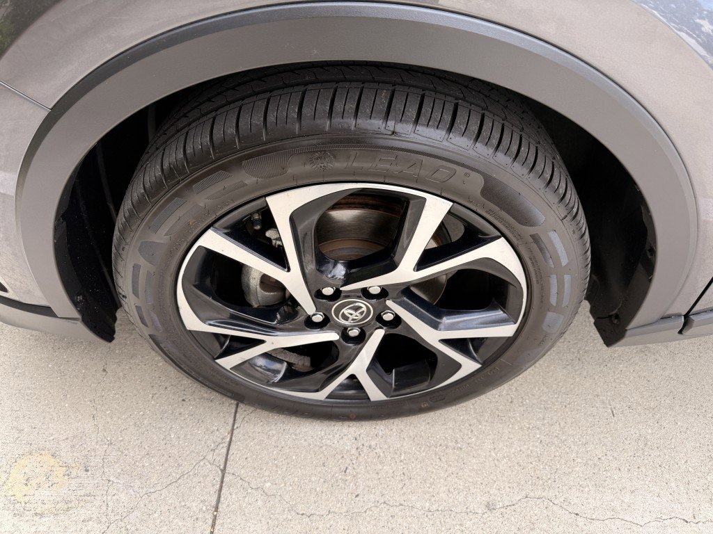 Used 2018 Toyota C-HR XLE FWD image 13