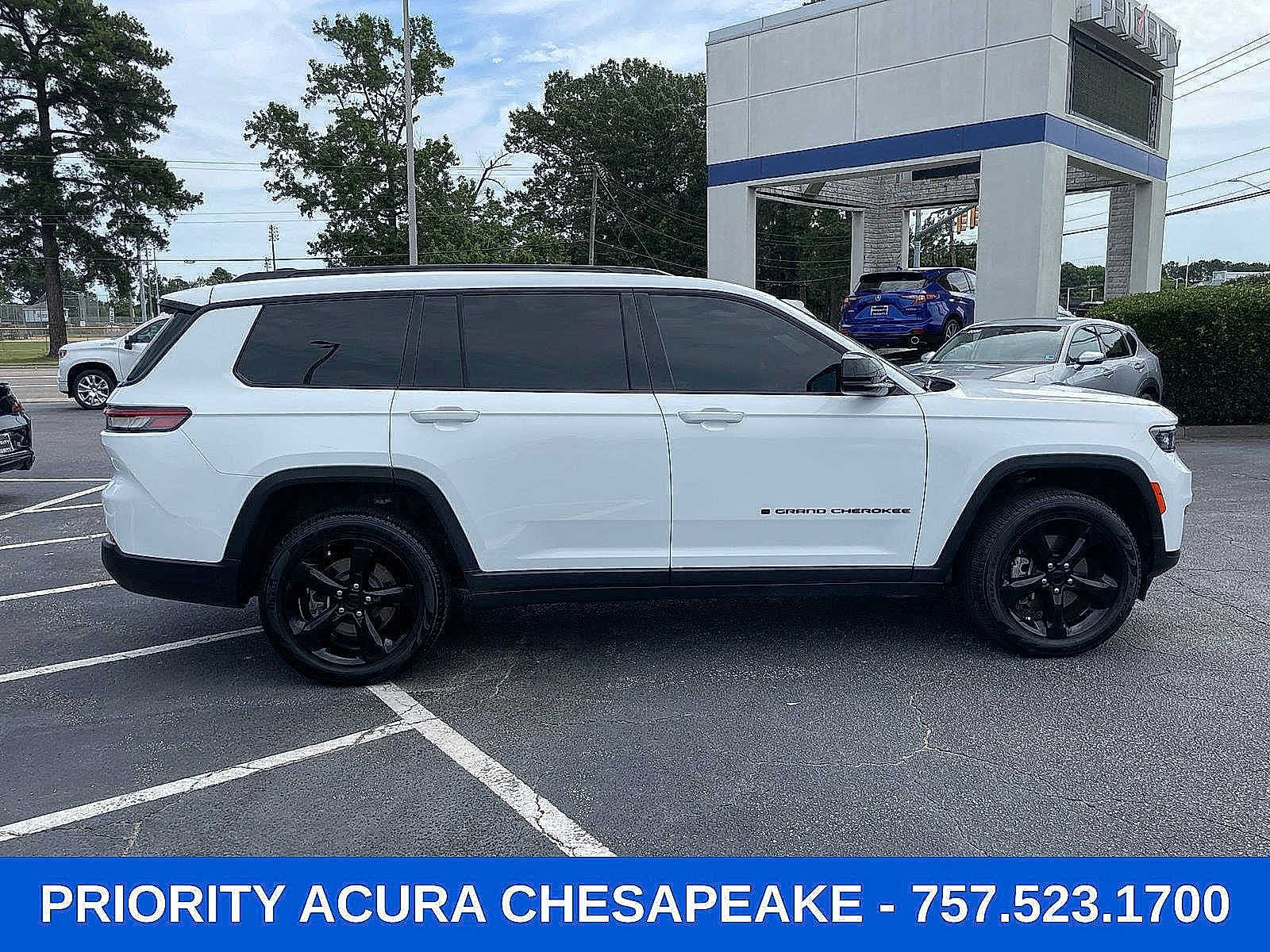 Used 2025 Jeep Grand Cherokee L Limited w/ Black Appearance Package AWD/4WD image 7