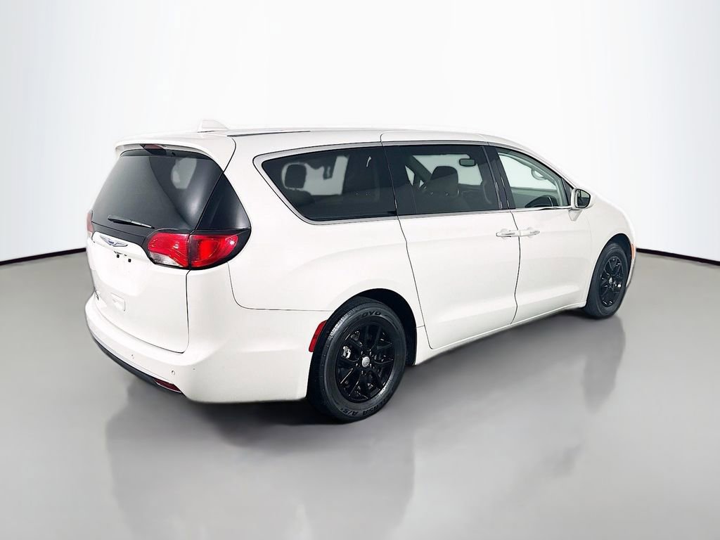 Used 2020 Chrysler Pacifica Touring image 7