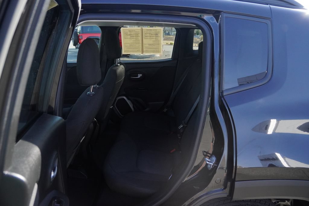 Certified 2017 Jeep Renegade Latitude AWD/4WD image 32