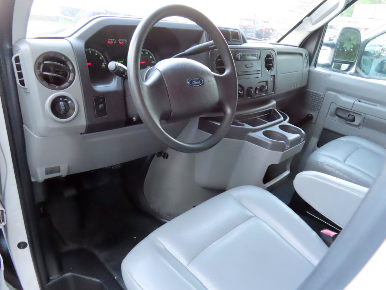 Used 2014 Ford E-150 and Econoline 150 RWD image 12