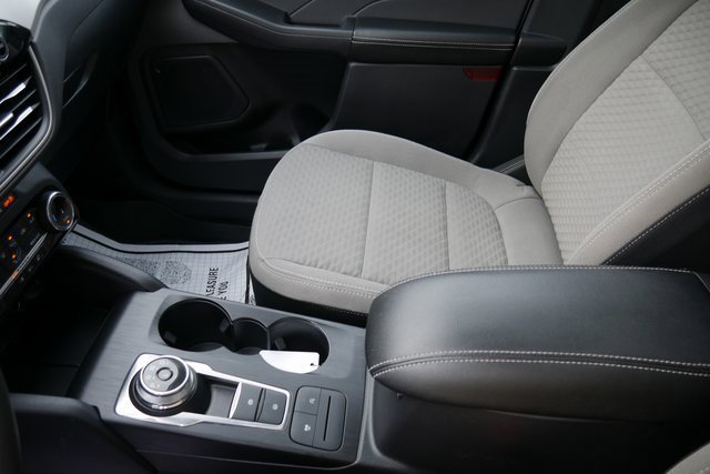 Used 2022 Ford Escape SE w/ SE Sport Appearance Package image 25