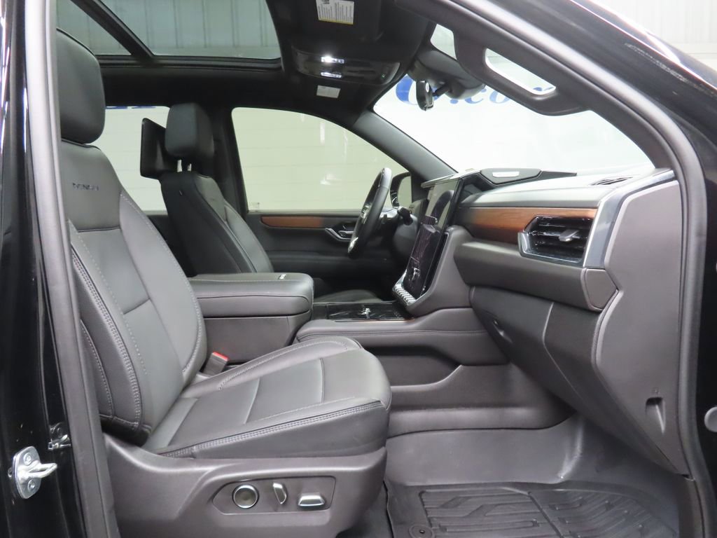 Used 2025 GMC Yukon Denali w/ Denali Reserve Package image 31