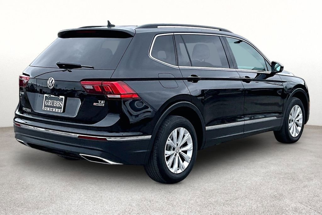 Used 2018 Volkswagen Tiguan SEL AWD/4WD image 2