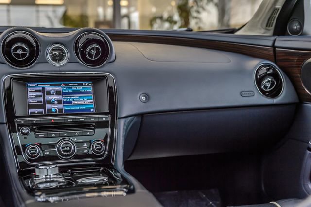 Used 2015 Jaguar XJ L Portfolio image 37