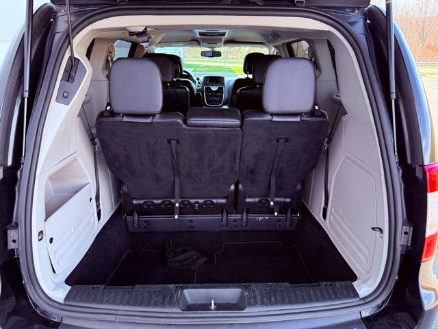 Used 2015 Chrysler Town & Country Touring FWD image 23