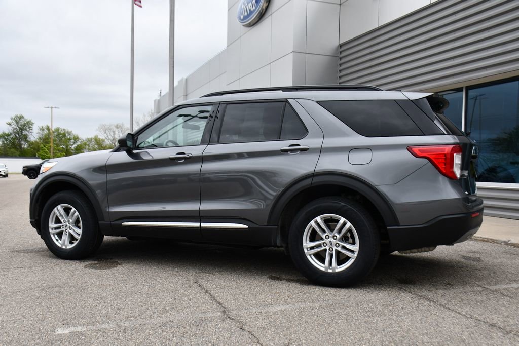 Used 2023 Ford Explorer XLT w/ Equipment Group 202A AWD/4WD image 3