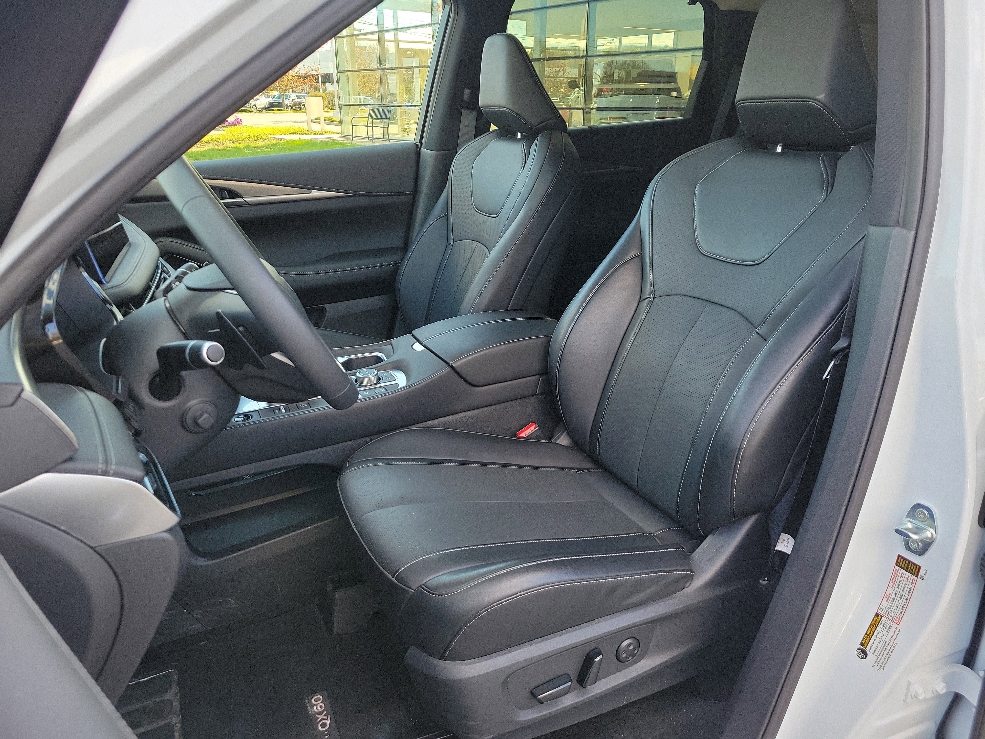 Used 2026 INFINITI QX60 Luxe w/ Cargo Package AWD/4WD image 4