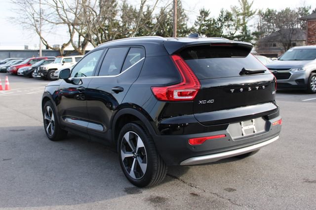 Used 2025 Volvo XC40 B5 Plus AWD/4WD image 38