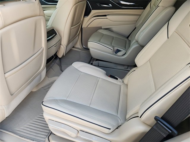 Used 2024 Cadillac Escalade Premium Luxury w/ Performance Package AWD/4WD image 31