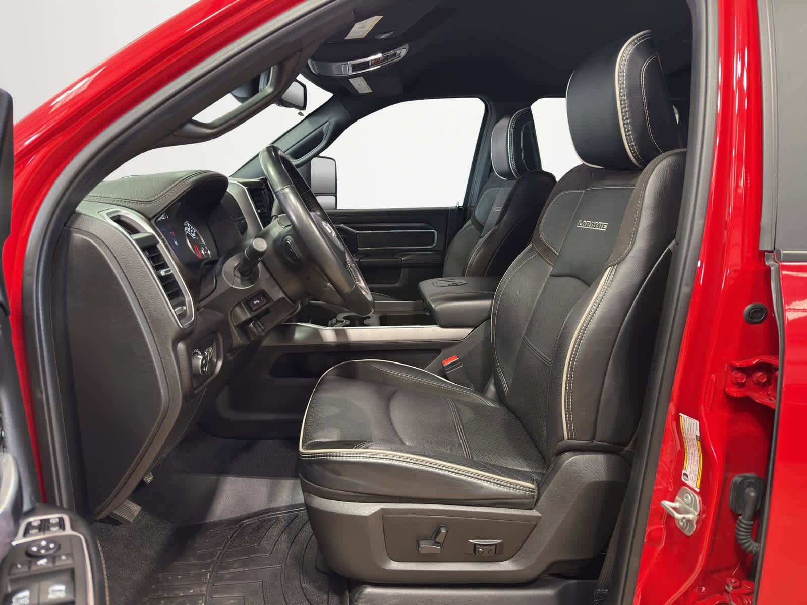 Used 2023 RAM 3500 Laramie w/ Night Edition image 17