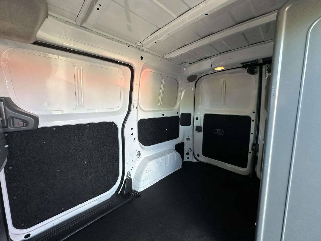 Used 2018 Chevrolet City Express LS FWD image 12