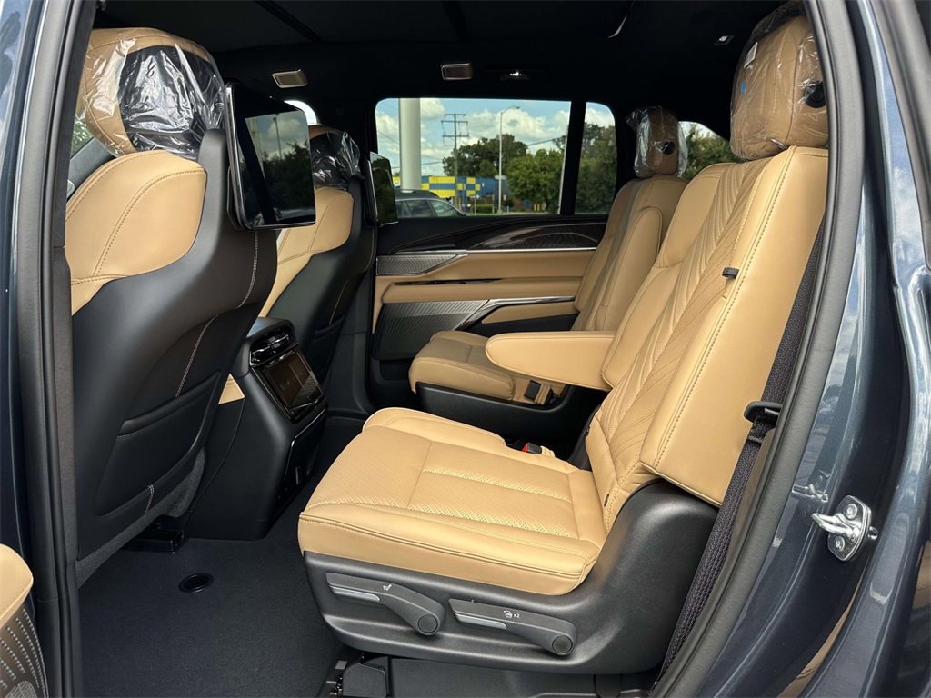 New 2026 Cadillac Escalade IQ Sport 2 w/ LPO, ONYX Package image 13