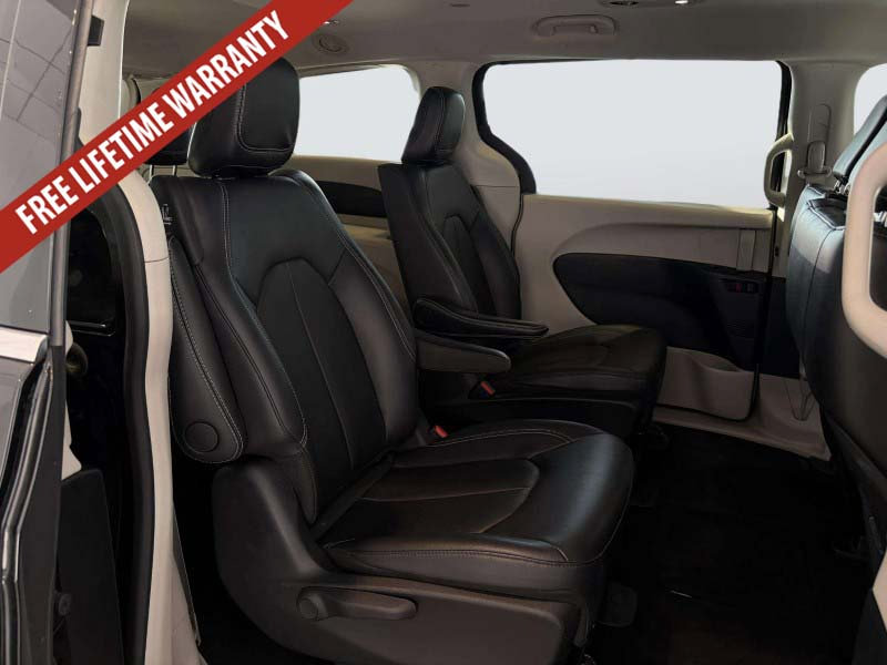 Used 2024 Chrysler Pacifica Limited FWD image 35