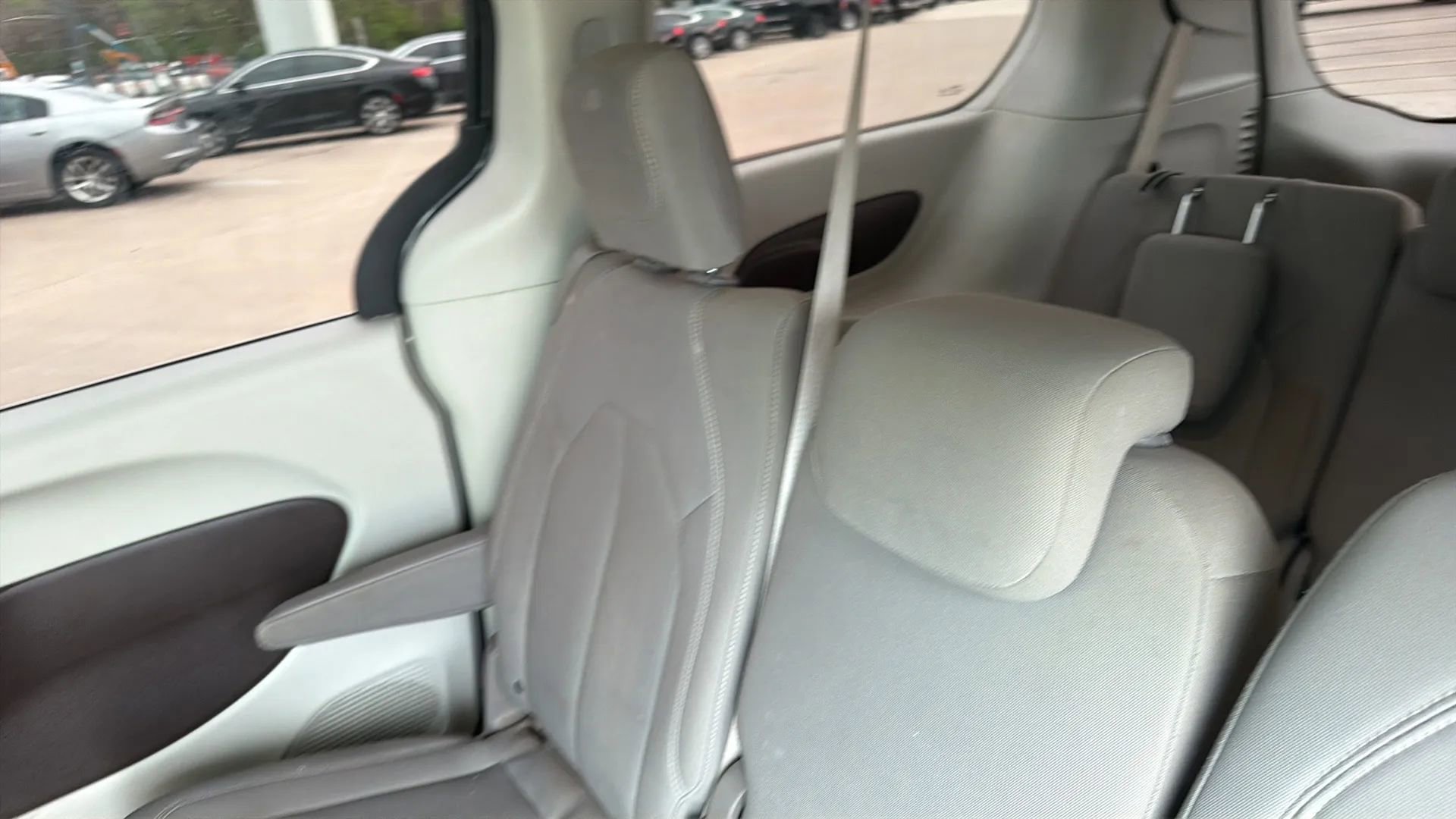 Used 2017 Chrysler Pacifica Touring image 33