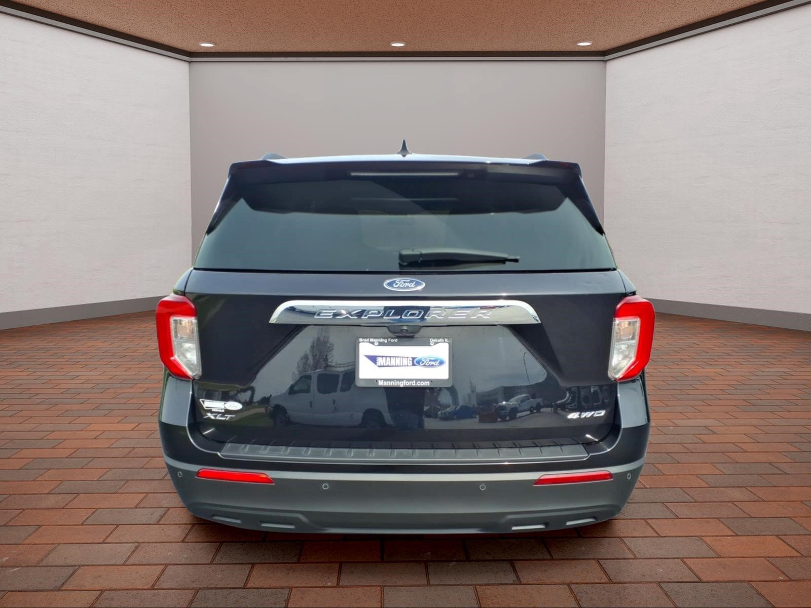 Used 2024 Ford Explorer XLT AWD/4WD image 7