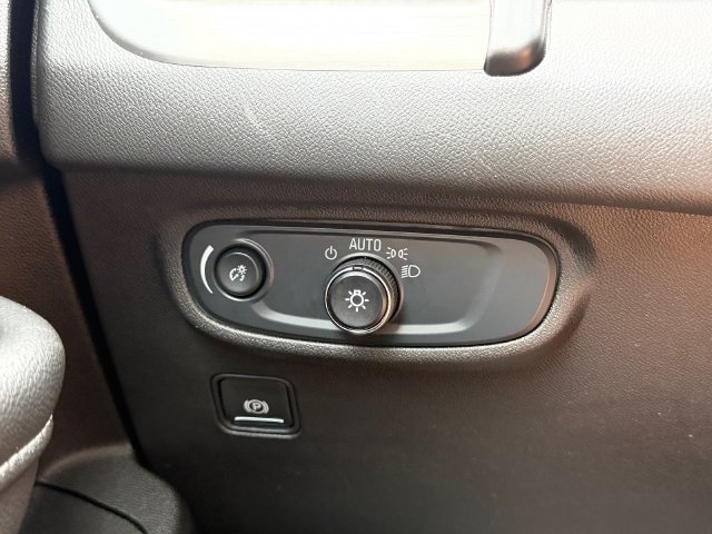 Used 2024 GMC Terrain SLE FWD image 27