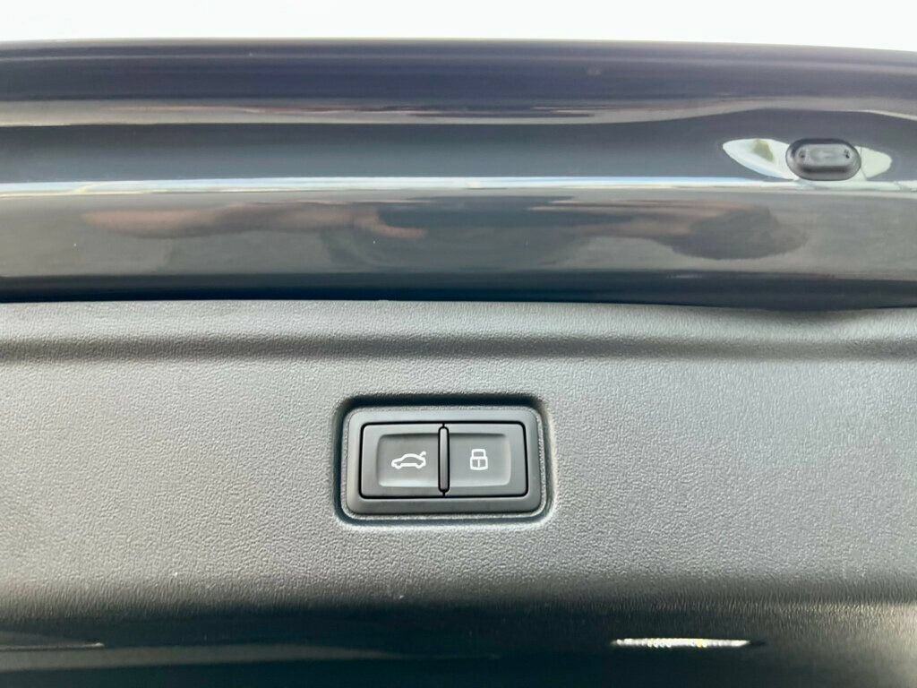 Used 2025 Audi A6 e-tron Premium Plus w/ Premium Plus RWD image 10