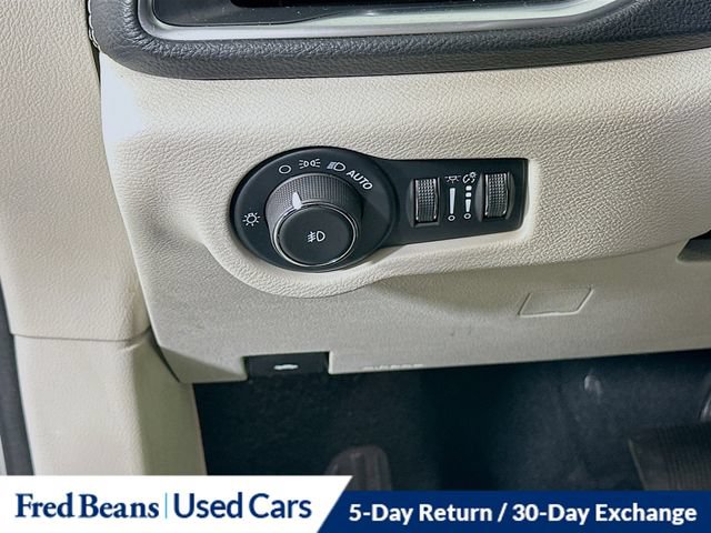 Used 2023 Chrysler Pacifica Limited FWD image 15