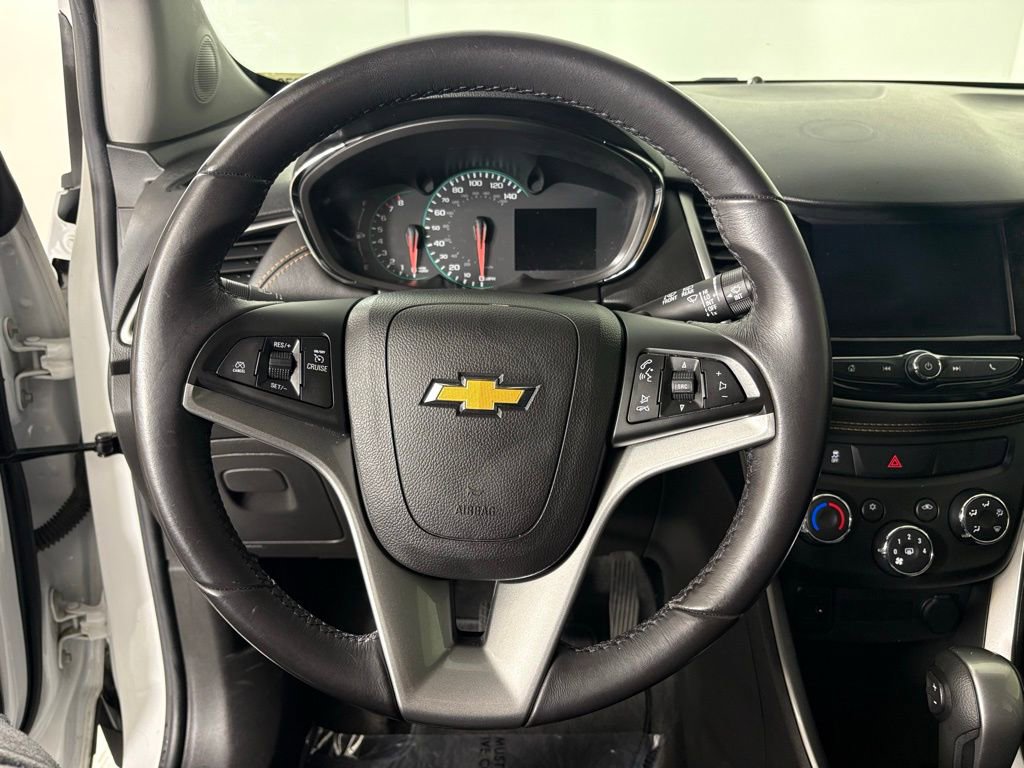 Used 2022 Chevrolet Trax LT w/ LT Convenience Package image 26