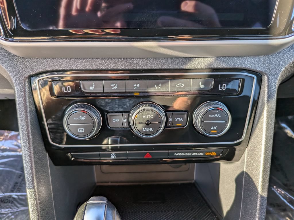 Certified 2023 Volkswagen Atlas Cross Sport SE w/ Panoramic Sunroof Package FWD image 23