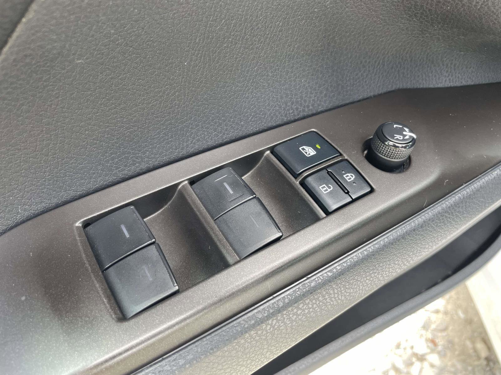 Used 2022 Toyota Camry SE image 6