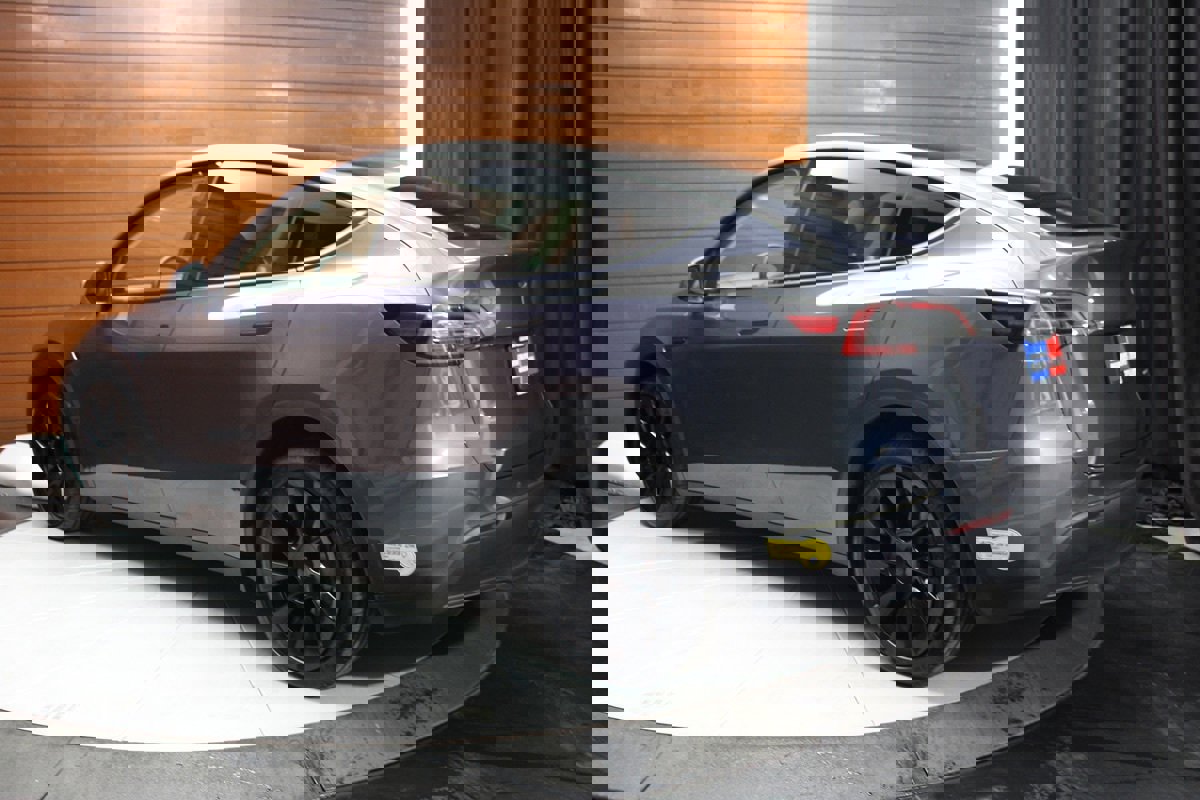 Used 2022 Tesla Model Y Long Range AWD/4WD image 8