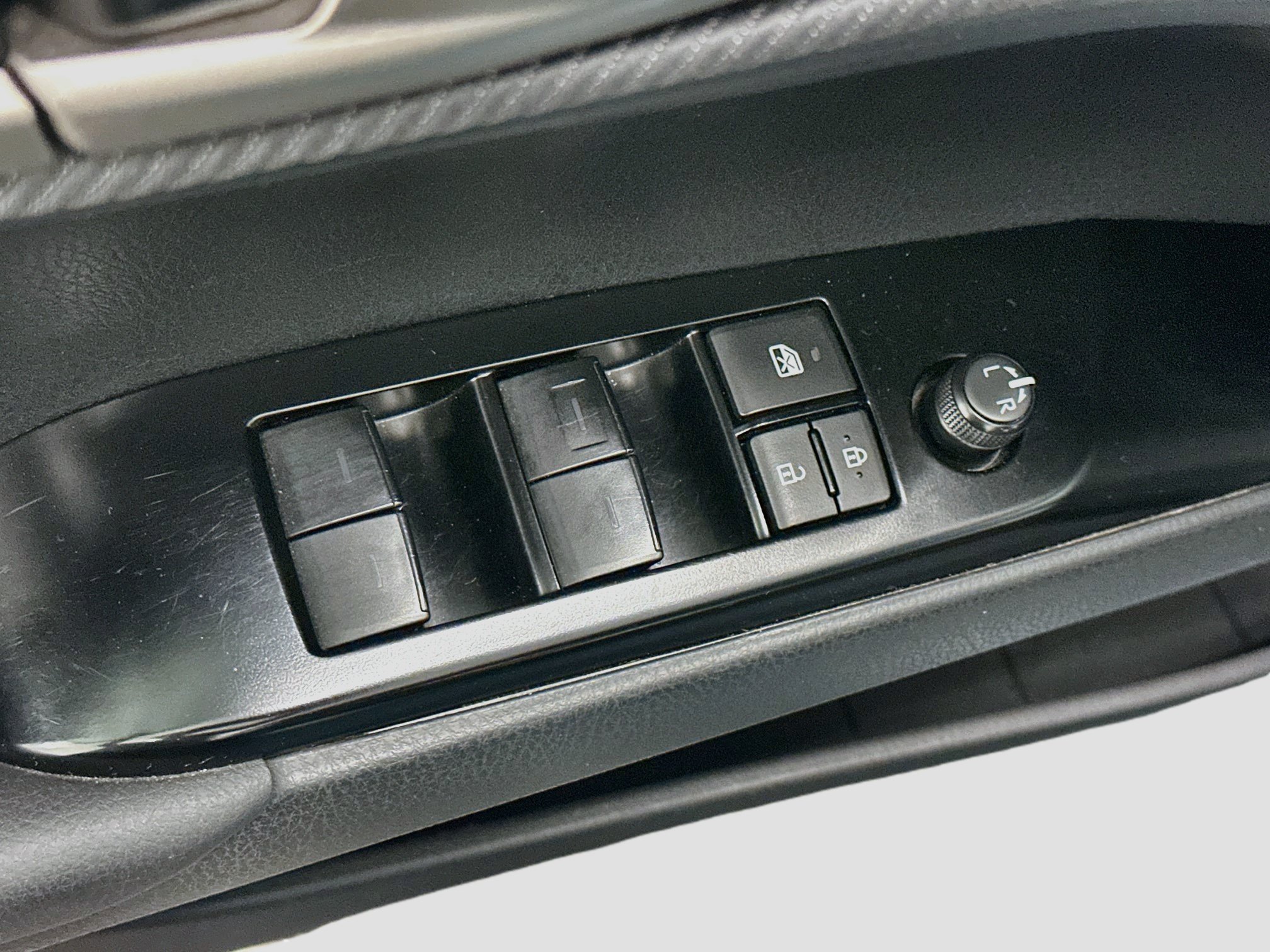 Used 2025 Toyota Camry SE FWD image 15