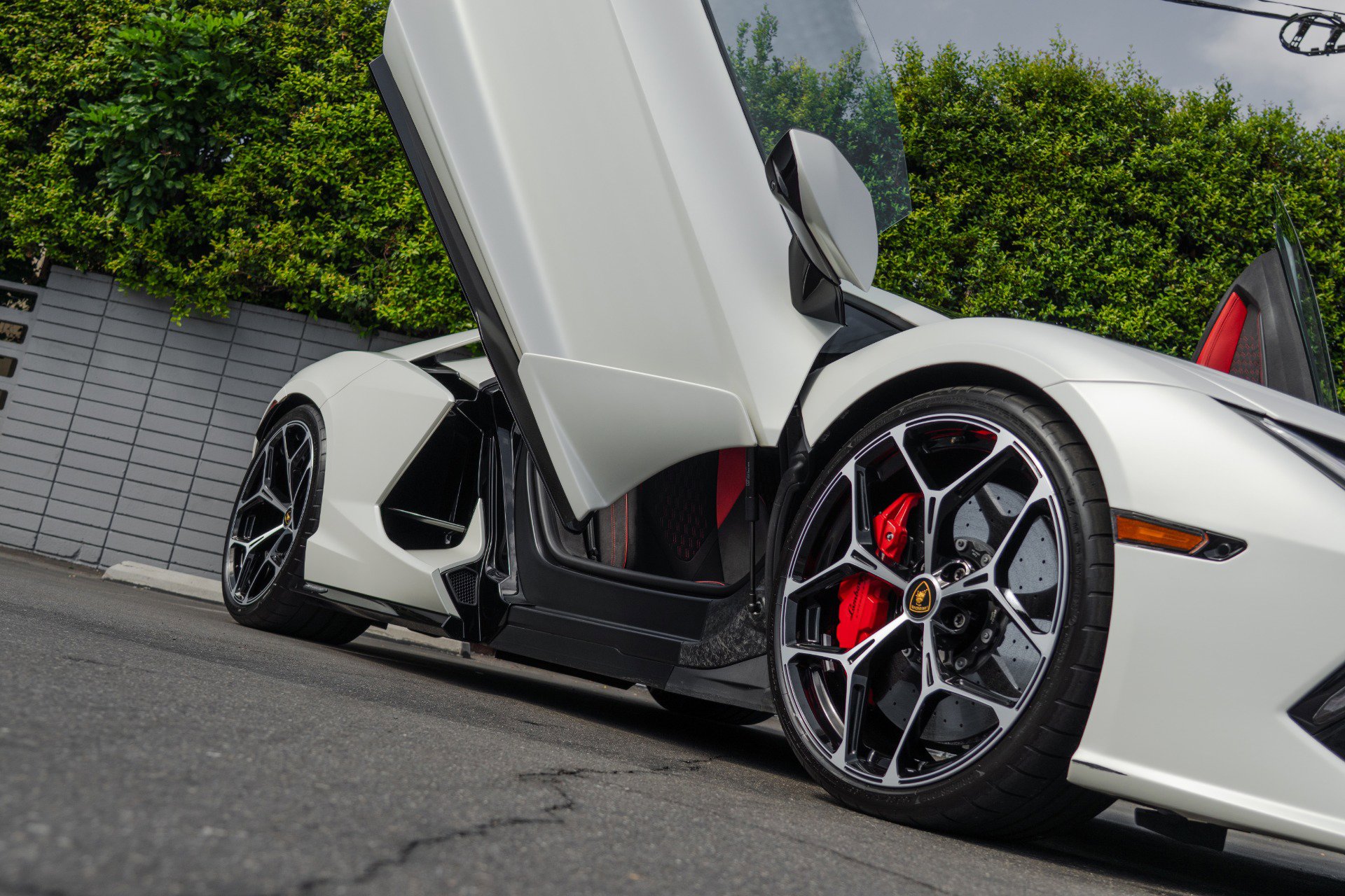 Used 2024 Lamborghini Revuelto image 15