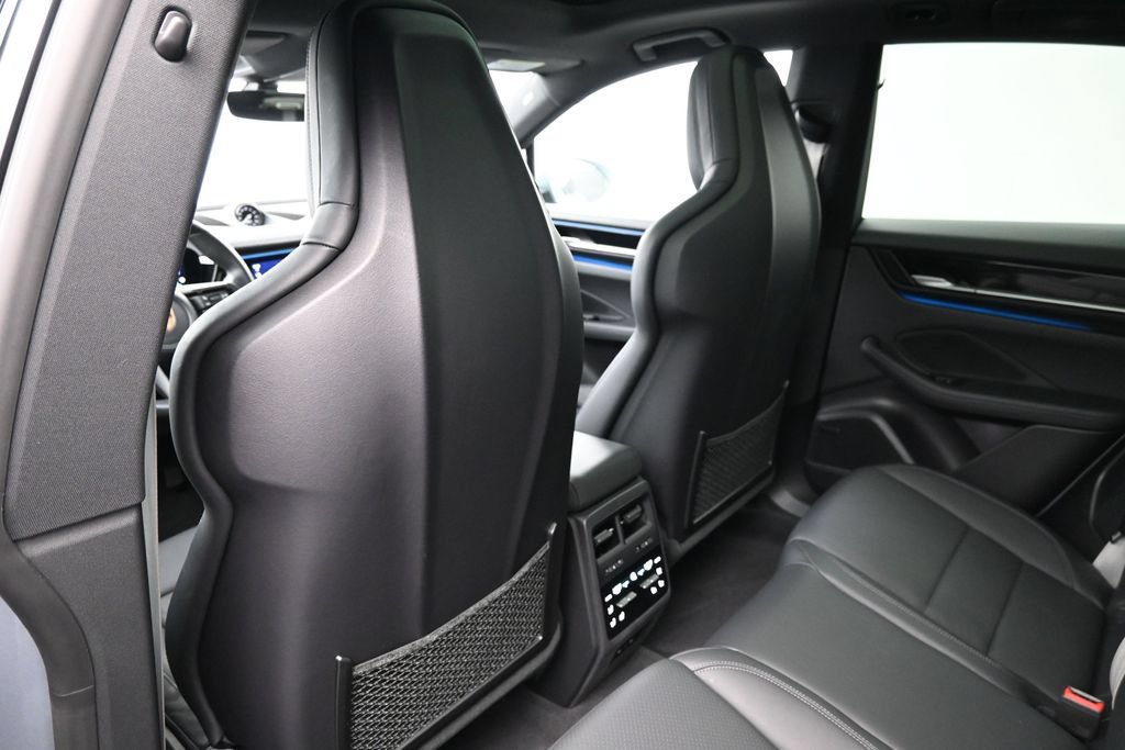 Certified 2025 Porsche Macan Electric RWD image 8