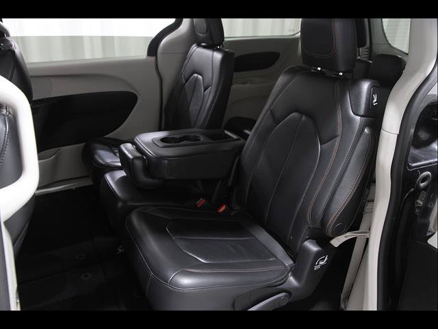 Used 2017 Chrysler Pacifica Touring-L FWD image 21