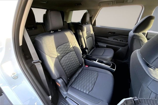 New 2025 Nissan Pathfinder SV image 9