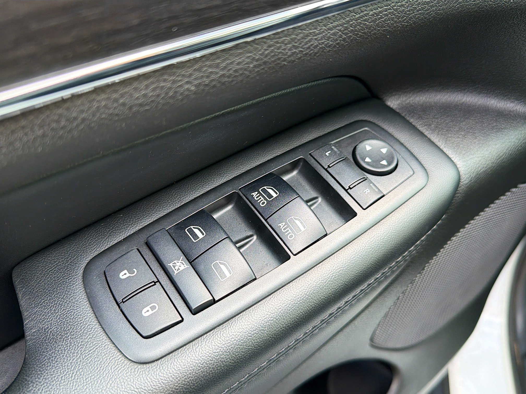 Used 2018 Jeep Grand Cherokee Limited image 7