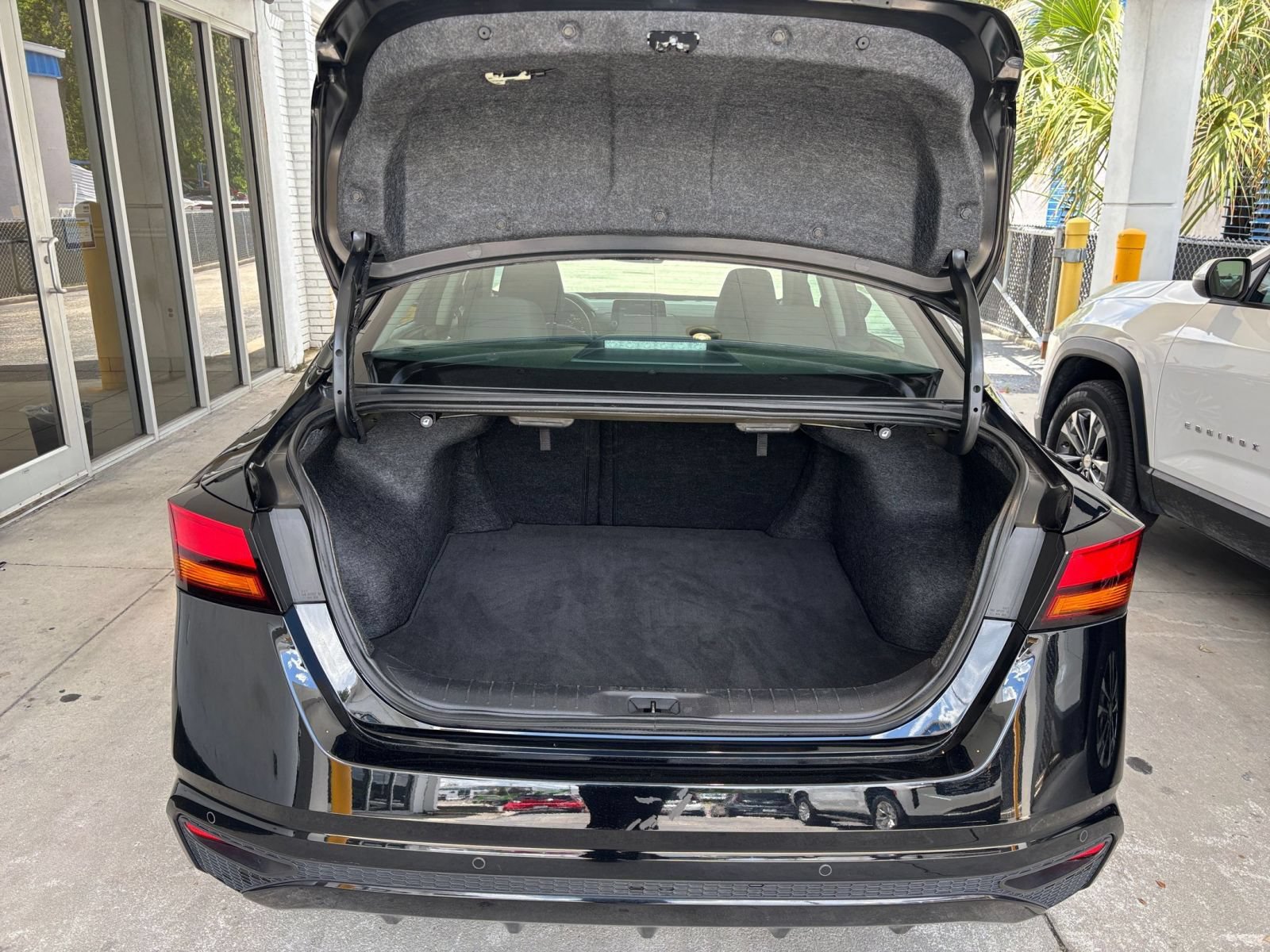 Used 2025 Nissan Altima 2.5 SV FWD image 31