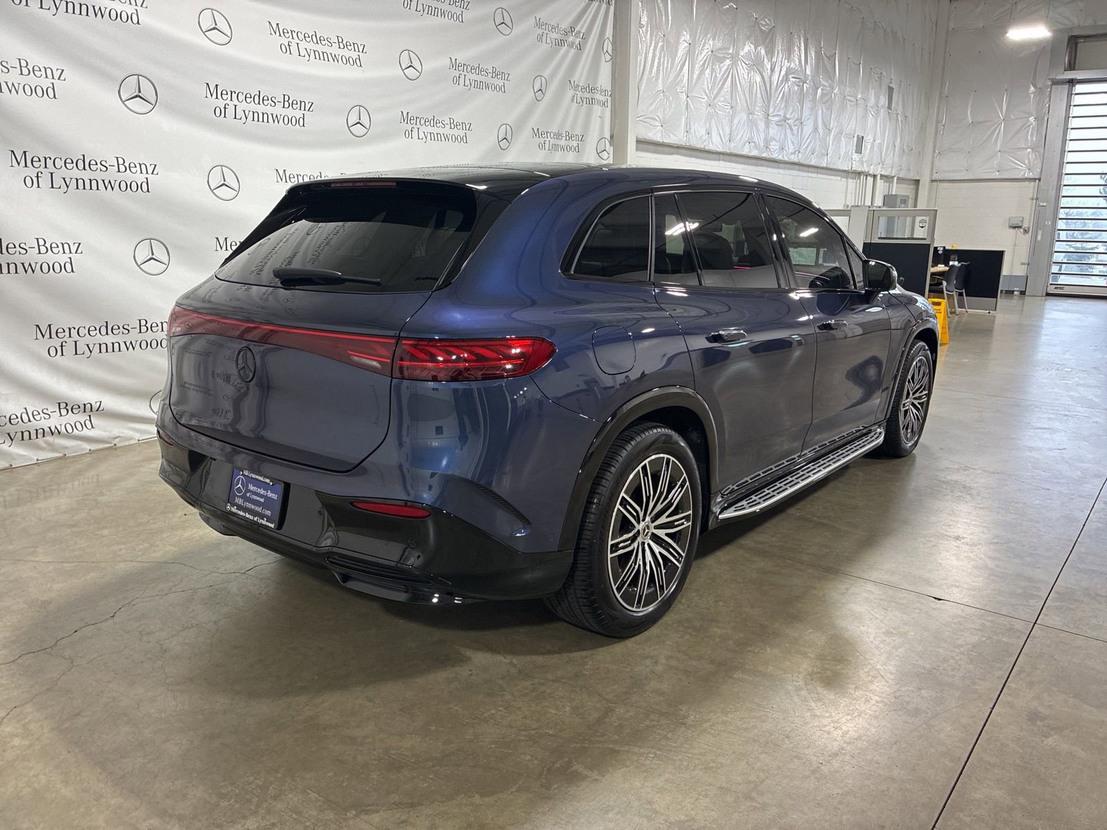 Used 2025 Mercedes-Benz EQS 450+ 4MATIC SUV image 4
