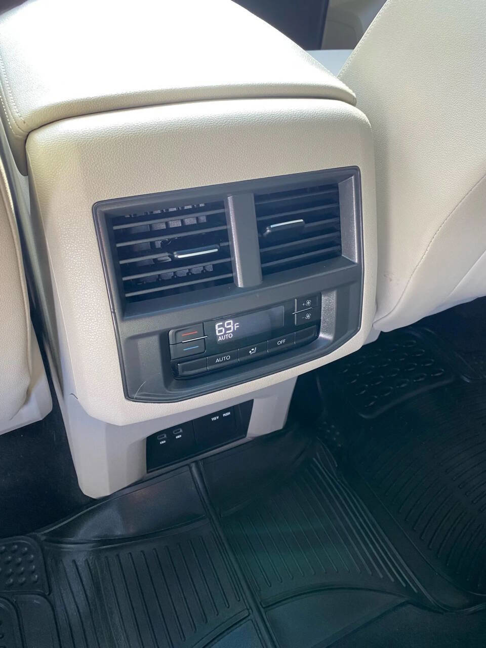 Used 2022 Volkswagen Atlas SE w/ Panoramic Sunroof Package image 29