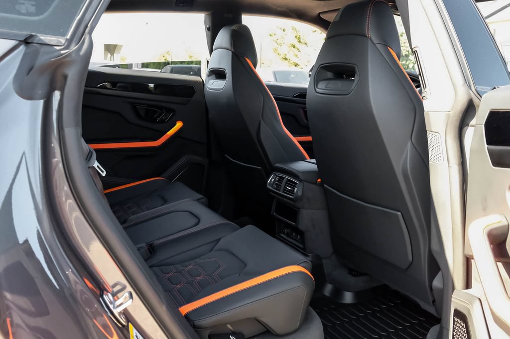 Used 2025 Lamborghini Urus SE AWD/4WD image 42