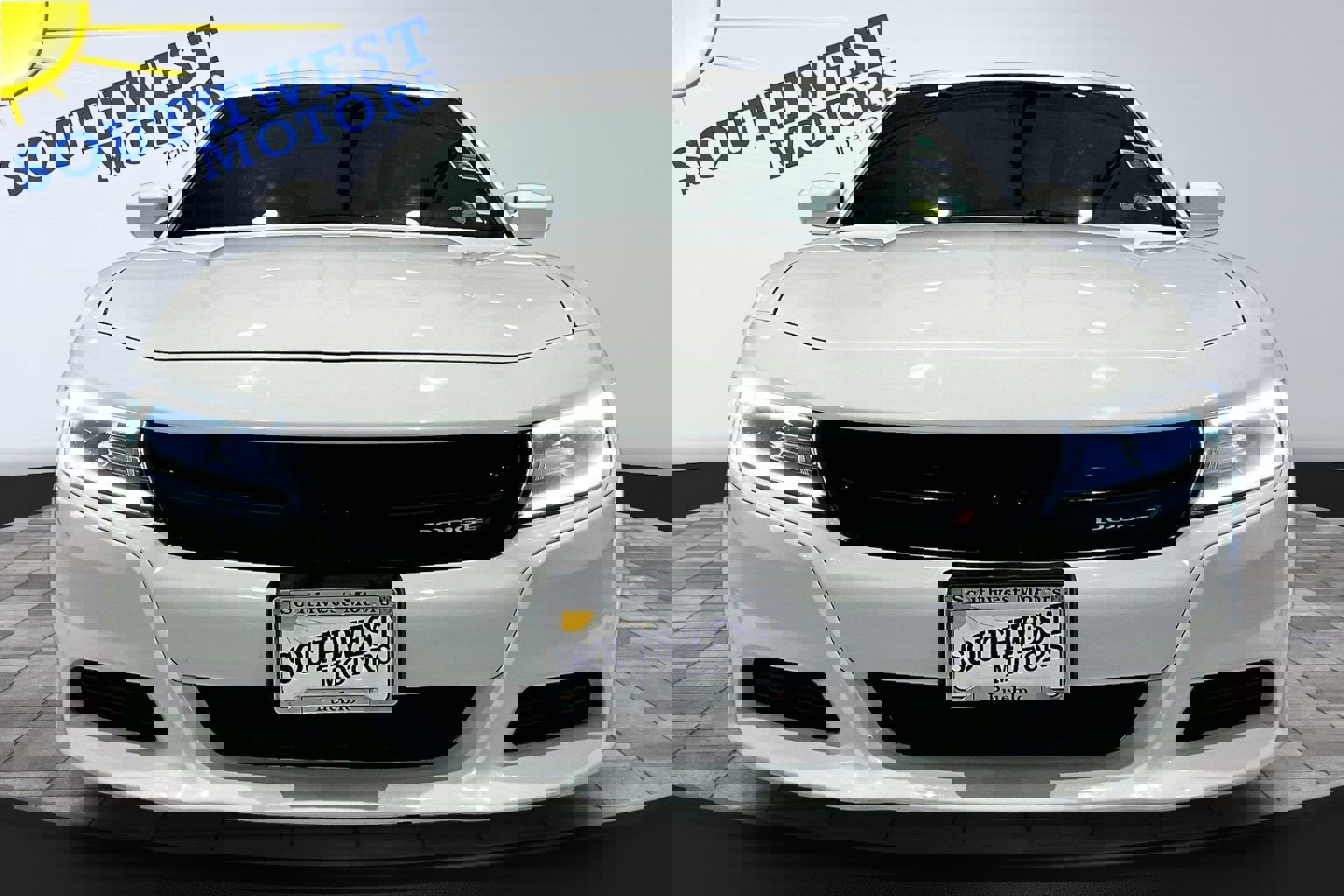 Used 2018 Dodge Charger SXT RWD image 2